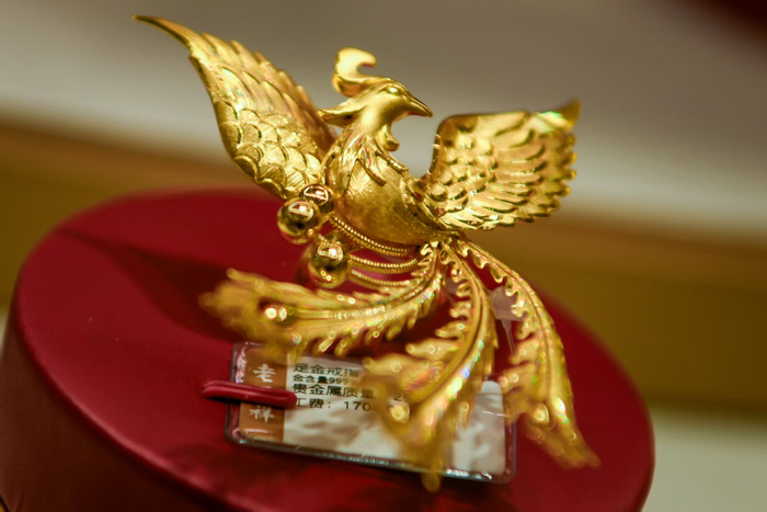 图为某品牌的一款高工价黄金产品。颜筱依 摄影