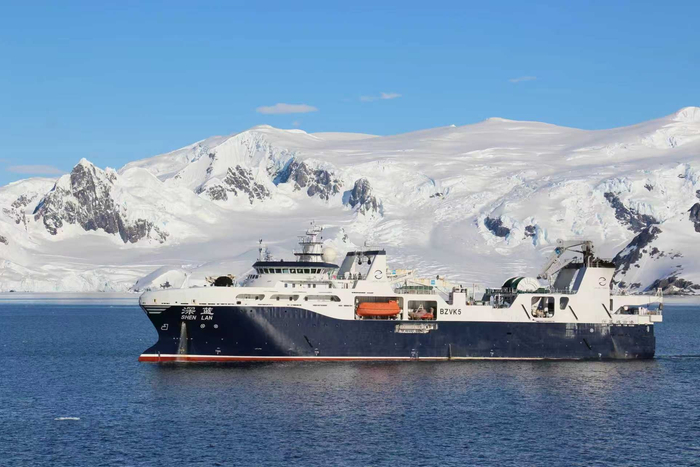 “深蓝”号在南极作业（央广网发  受访者供图）