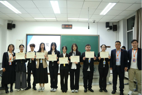 图：第十届中国大学生人力资源创新实践大赛HR+AI赛道颁奖现场