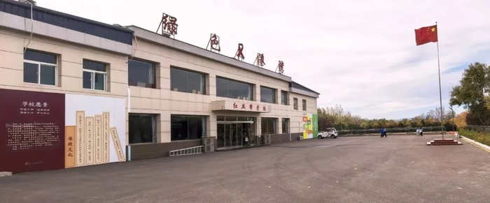 临汾红丝带学校校园。朱然 摄