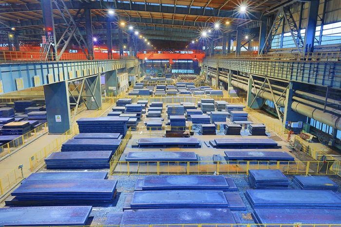 船板钢在包钢股份薄板厂宽厚板生产线下线。