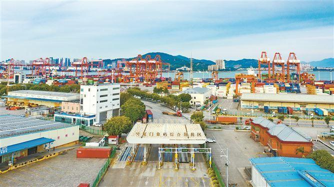 象屿综合保税区是全国首个实现零碳排放的综合保税区。（厦门日报记者 林铭鸿 摄）