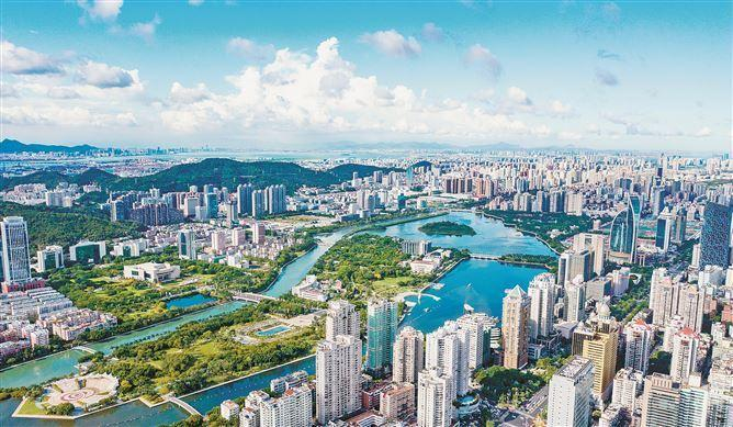 　　筼筜湖已变身高颜值“城市会客厅”。（厦门日报记者 林铭鸿 摄）