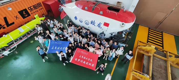 学生实践团合影