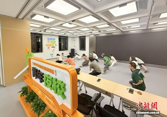 白杨街道的青年夜校。　白杨街道青年发展服务中心供图