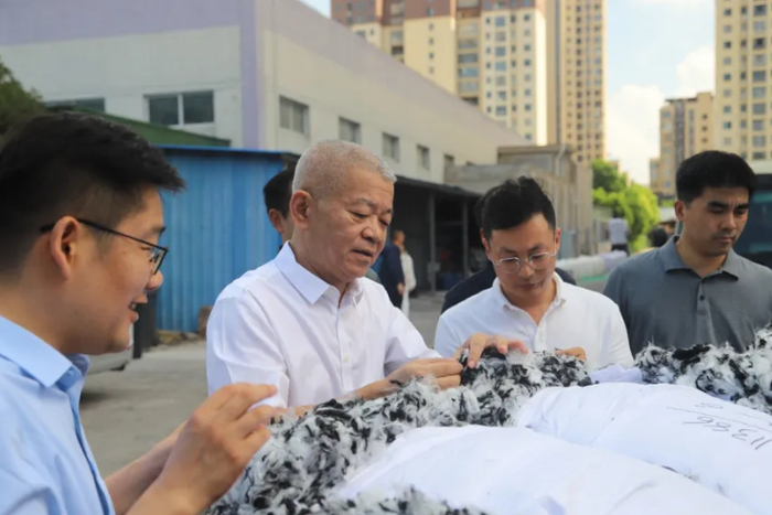 中咨公司调研组在利辛翰联色纺公司调研