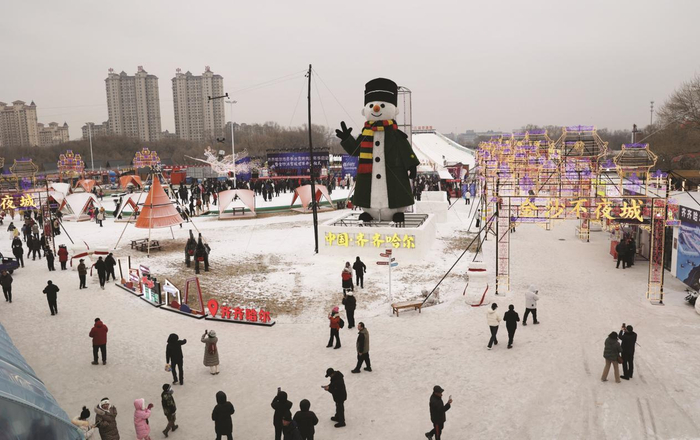 　　热闹的金沙潮玩小镇。齐齐哈尔市委宣传部供图