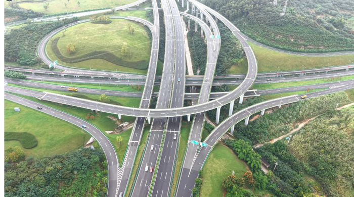 港窑路互通一角。李博言 摄