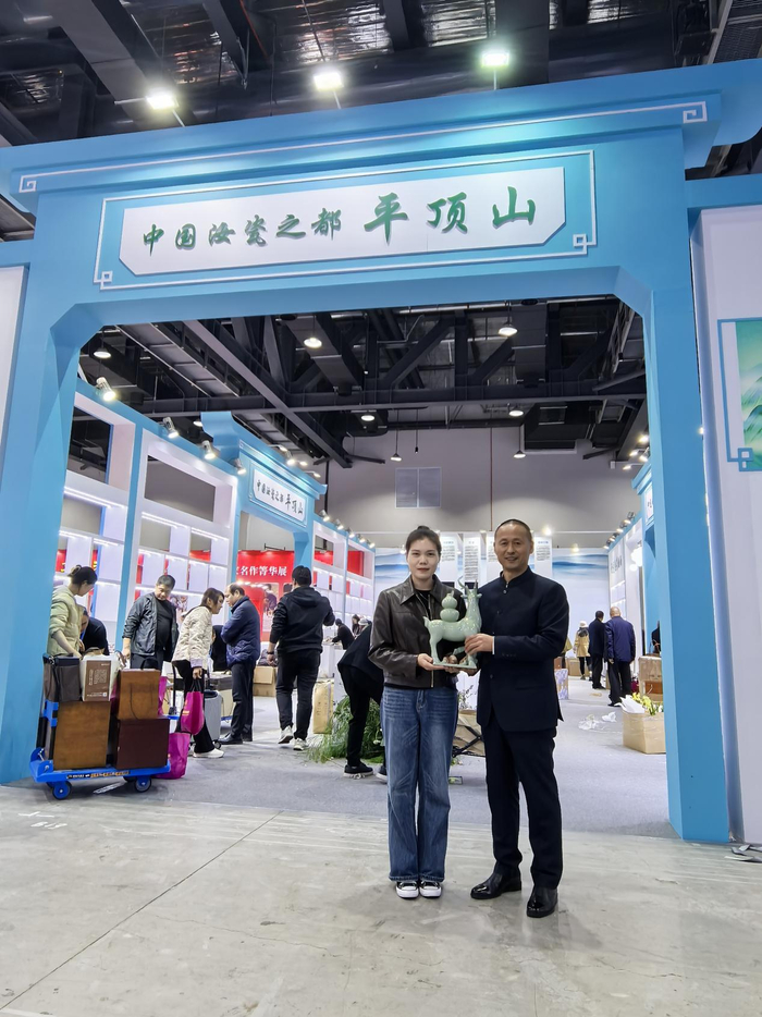 图为刘思敏本次展会参展作品《福禄》