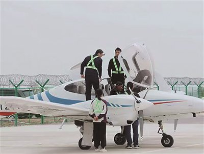 在青岛慈航机场开展的飞行培训项目广受欢迎。