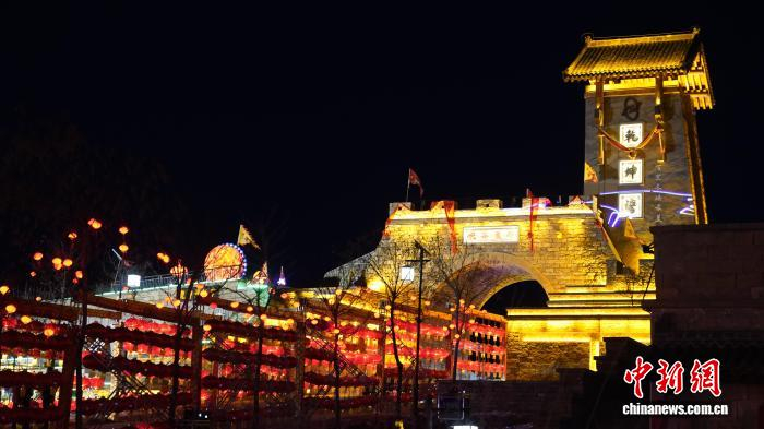 图为偏关县乾坤湾宿集夜景。偏关县融媒体中心供图