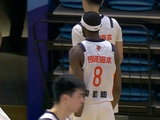 扛起进攻！贾斯汀·霍勒迪半场8中5砍最高18分 罚球6中6