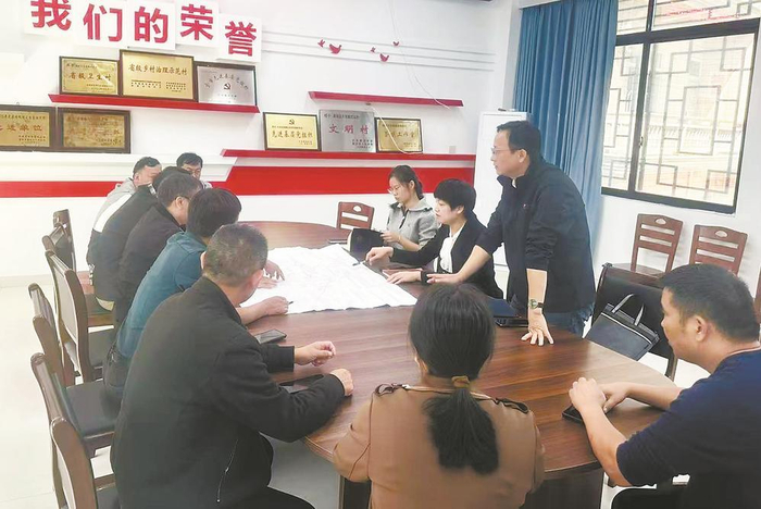     兴化湾南岸片区党委召开研判会，推进农村污水治理提升项目。（资料图片）