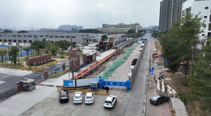 惠泽大道改扩建工程丰泽路紧张施工中。
