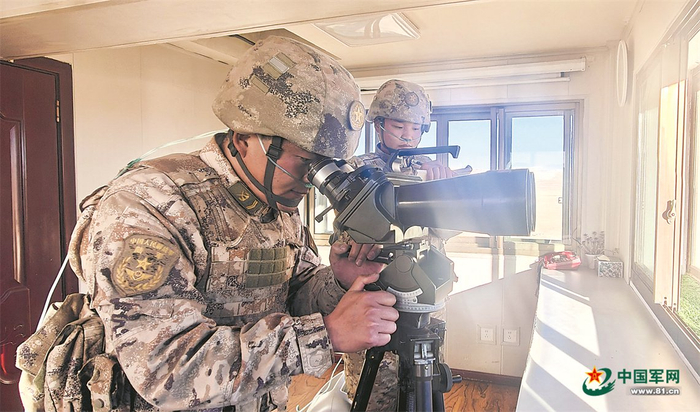 某高原哨所，官兵正在执勤。
