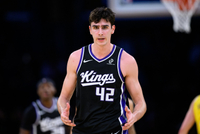 【菜鸟】杨瀚森2分1板1助1帽 雷诺25分 独行侠双星闪耀 哈珀很稳