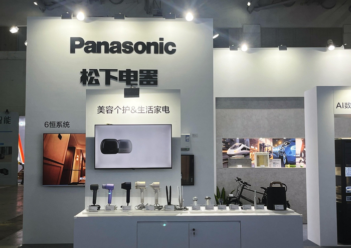 图:2025全球智能机械与电子产品博览会松下展台-美容个护及生活家电展区