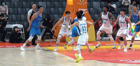 攻防碾压！米奇送惊天大帽&吕俊虎连续反击 青岛从次节末轰出22-2