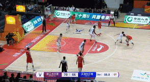 百步穿杨！卡尔顿压哨三分命中 广厦第三节净胜15分强势反超天津