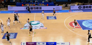 势大力沉！麦考伊篮下接球暴起 力压付豪单臂隔扣