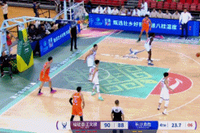 关键时刻不手软！特莱斯在平分后连续两次单打跳投命中