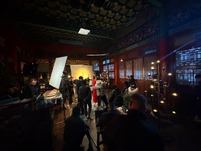 橫店圓明新園內(nèi)，一部微短劇正在進行拍攝。 于量 攝