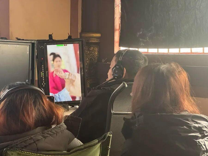 微短劇片場，監(jiān)視器里正在上演一出“巴掌戲”。 于量 攝