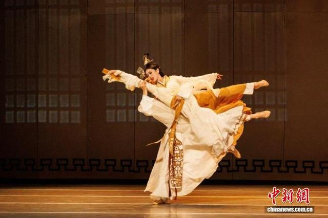 图为《胡笳十八拍》剧照。 鄂尔多斯市乌兰牧骑供图