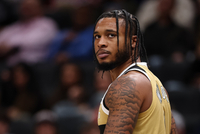 不太行！惠特摩尔半场7分钟5投仅1中拿到2分 正负值-6