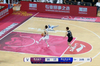 自己栽树自己乘凉！郭昊文切球成功 随后自己快下完成双手暴扣