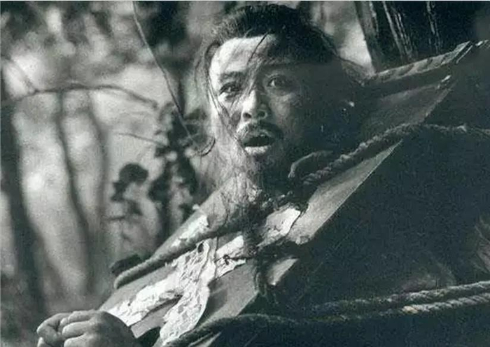 《水浒传》中身陷野猪林绝境的林冲