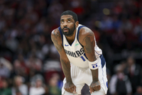 美记：欧文和独行侠都有意继续合作 但继续输下去谁也说不准