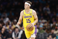 里夫斯：绿军首节投进了太多球 我开局表现真的很差必须做得更好