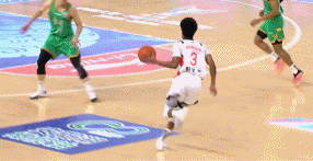 黄雀在后！彰华非反击上篮 奥利弗追防起飞送排球大帽