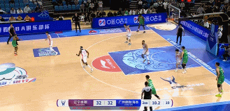 从从容容！付豪剩4秒时间弧顶接球 点起防守上篮压哨打中