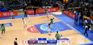 时间刚刚好！付豪底线持球强攻 转身勾手压哨命中