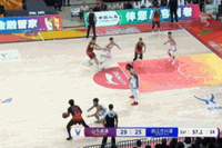 疯狂上分！山东外援鲍威尔三分再中 替补仅2分30秒4中4砍下10分