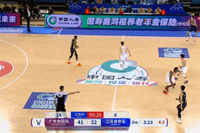 效率很高！王洪泽半场4中4拿到9分2板 三分1中1