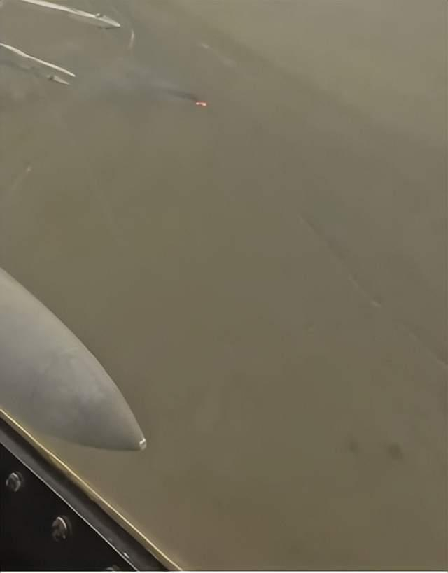 上述飞机被拦截并被命令在阿普雷州迫降。 图源：委内瑞拉玻利瓦尔国民武装部队官员社交媒体视频截图