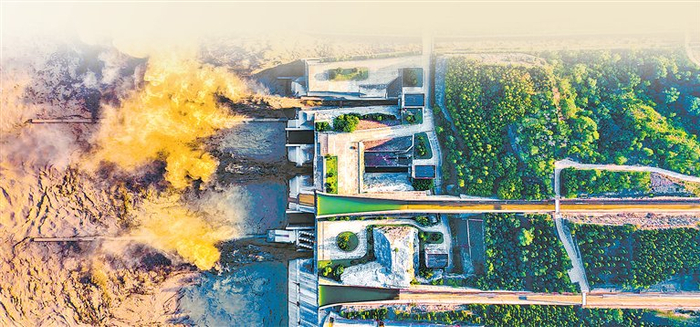 黄河小浪底水库2025年调水调沙。 河南日报资料图片 李卫超 摄