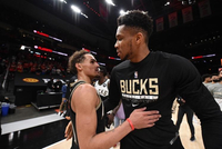 媒体人：老鹰不想白白丢掉吹杨 现在他们需要真正的大哥 比如字母