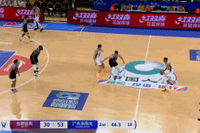 优势明显！广东半场35中23&命中率65.7% 领先合肥26分