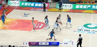 太狼狈！丘天强打陶汉林后者纹丝不动直接站帽帽翻在地