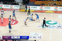 许利民不满吃T！方硕争球与于德豪对撞痛苦倒地 裁判回看无吹罚