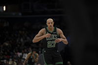 活力十足！凯尔特人连续冲抢前场篮板补篮得手 开局15-5领先猛龙