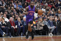 外线开炮！猛龙连中三分轰出23-4的进攻狂潮 迅速缩小分差