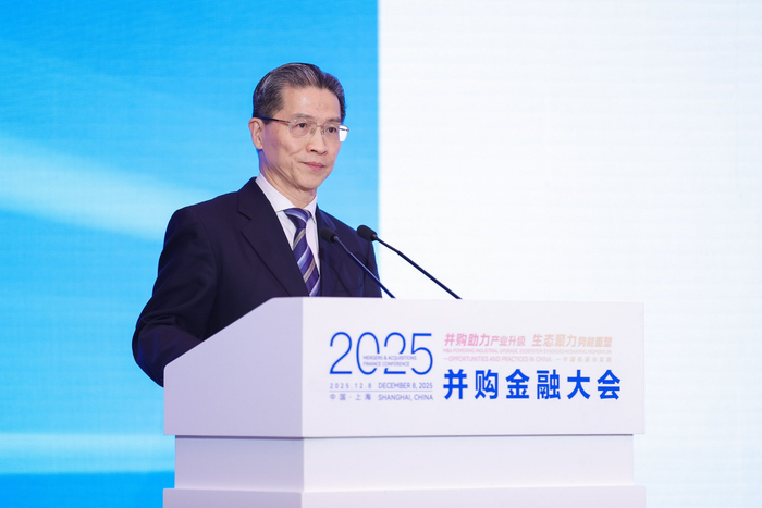 图为全国政协常委、上海公共外交协会会长周汉民发表主旨演讲