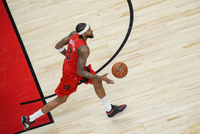 带队追赶！英格拉姆三分穿针 半节时间5中4独得10分