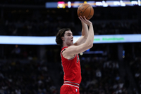 不太行！吉迪15中6拿到18分5助出现4失误 正负值-21