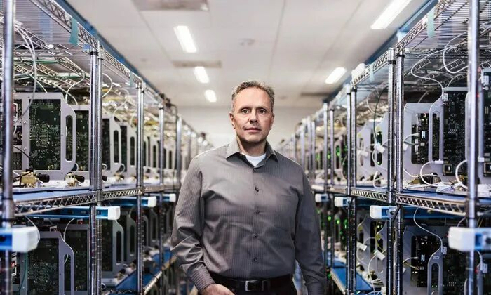 硬件技术高级副总裁 